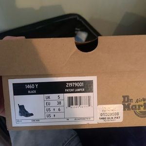 Kids size but I wear a 71/2 and they fit me